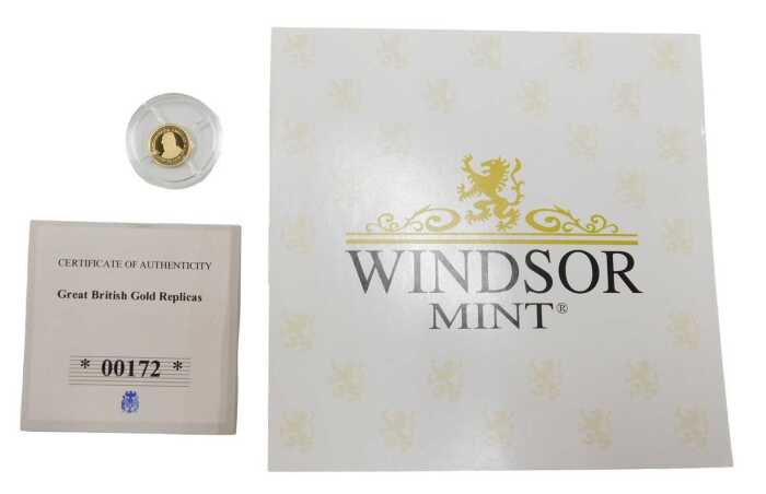 A 15ct gold Charles I Juxon medal replica, in proof style casing and outer coin case, with...