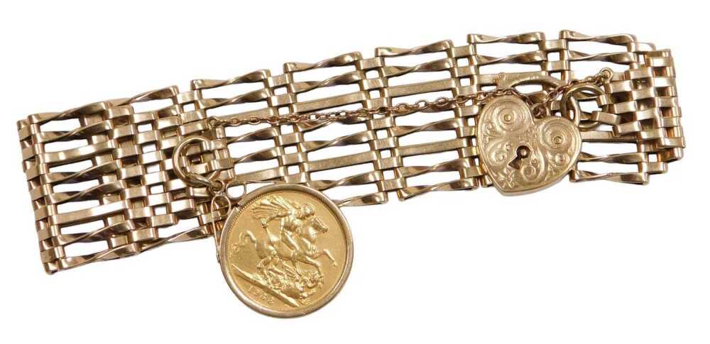An Elizabeth II gold full sovereign 1968, in a 9ct gold pendant mount ...