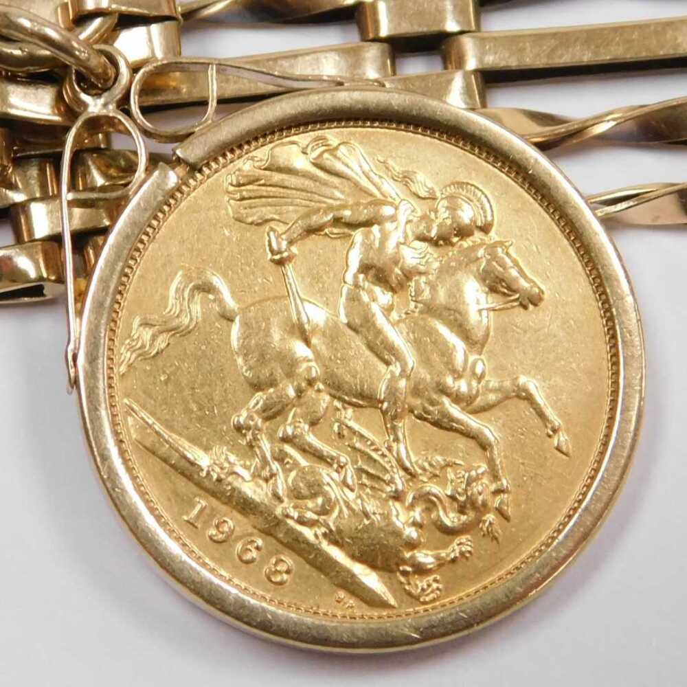 An Elizabeth II gold full sovereign 1968, in a 9ct gold pendant mount ...