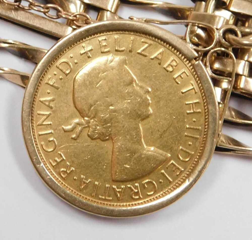 An Elizabeth II gold full sovereign 1968, in a 9ct gold pendant mount ...
