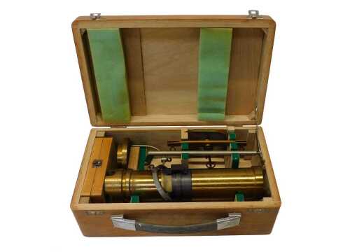 A Hectolitre grain weight tester, the oak case bearing a label for Glasblaserei des Institute...