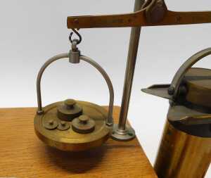 A Hectolitre grain weight tester, the oak case bearing a label for Glasblaserei des Institute... - 4