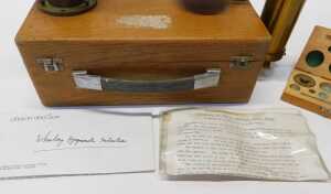 A Hectolitre grain weight tester, the oak case bearing a label for Glasblaserei des Institute... - 5