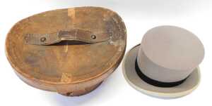 A Wood Row Piccadilly London grey felt top hat, contained in a leather hat box. - 2