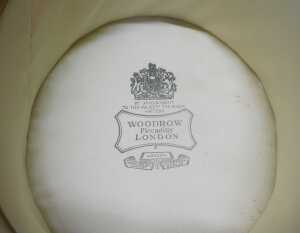A Wood Row Piccadilly London grey felt top hat, contained in a leather hat box. - 4