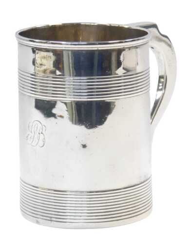 A George III silver tankard, with two bands of ribbed decoration, London 1804, 13.06oz, 11cm high.