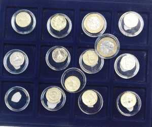 Queen Elizabeth II coinage, comprising fifty two fifty pence coins, to include Peter Rabbit and... - 5