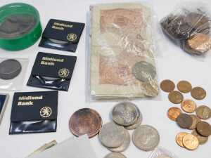 Coinage, to include copper pre decimal, commemorative crowns, a George V 1919 threepence,... - 3