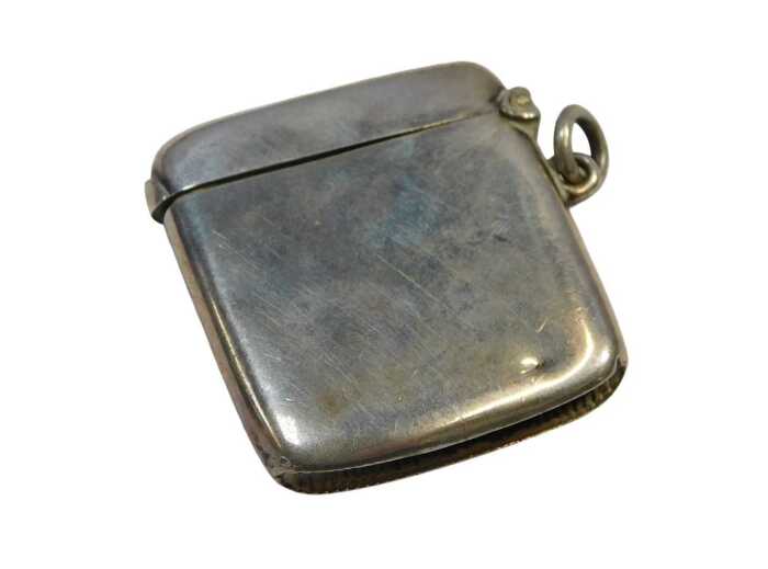 An Edward VII silver Vesta case, of plain form, Birmingham 1907, 0.77oz.