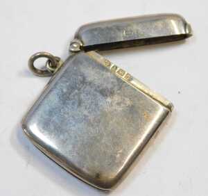 An Edward VII silver Vesta case, of plain form, Birmingham 1907, 0.77oz. - 2