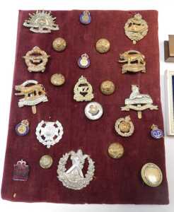 Various cap badges, to include Lincolnshire Regiment, Leicestershire Regiment, Tank Corps,... - 2