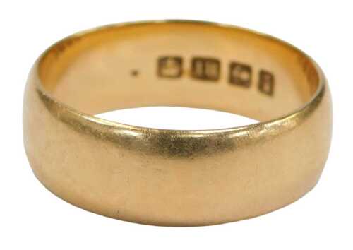An 18ct gold wedding band, of plain design, 7mm width, Birmingham 1908, size O&frac12;, 5.2g.
