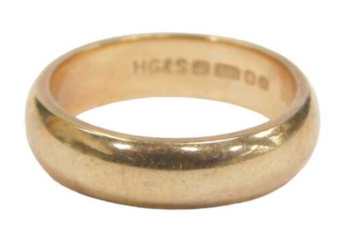 A 9ct gold wedding band, of plain design, 5mm width, London 1975, ring size O, 5.4g.