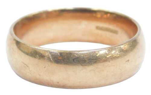 A 9ct gold wedding band, of plain design, 8mm width, Birmingham, 9g.