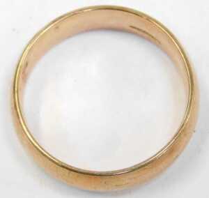 A 9ct gold wedding band, of plain design, 8mm width, Birmingham, 9g. - 2