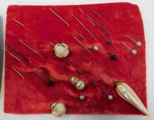 A collection of hat pins, comprising four silver topped hat pins to include horseshoe, floral... - 3