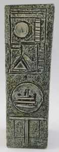 A Troika pottery rectangular vase, decorated by Avril Bennet, with incised and raised abstract... - 4