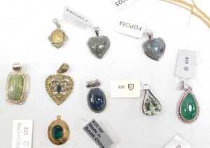 A selection of The Gem Company and Gems TV jewellery, to include a malachite pendant, jade style... - 3