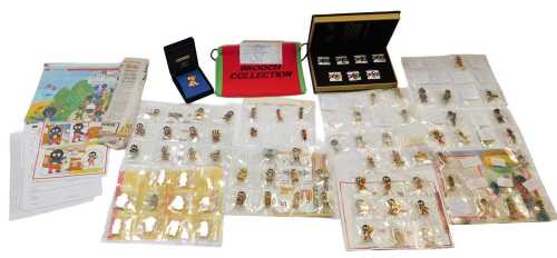 A quantity of Robertson's merchandise, to include badges, a zip bag, Diary 2001, and a 9ct gold...