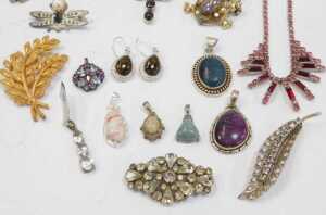A group of Gems TV and Gem Collector jewellery, to include bracelets, brooches and earrings,... - 4