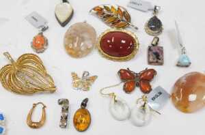 A group of Gems TV and The Gem Company jewellery, to include pendants and brooches, imitation... - 3