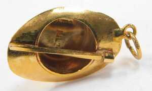 A 9ct gold top hat charm, 1.5g. - 2