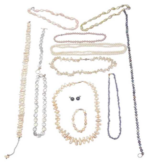 Various freshwater pearl jewellery, comprising Claudia Bradby pearl necklace and bracelet sets,...