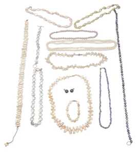 Various freshwater pearl jewellery, comprising Claudia Bradby pearl necklace and bracelet sets,...