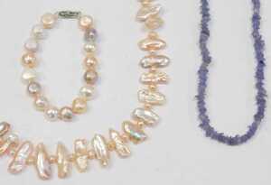 Various freshwater pearl jewellery, comprising Claudia Bradby pearl necklace and bracelet sets,... - 3