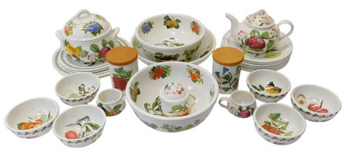 A group of Portmeirion Pomona pattern pottery, to include a teapot, breakfast bowls, fruit bowl,...