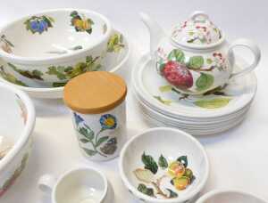 A group of Portmeirion Pomona pattern pottery, to include a teapot, breakfast bowls, fruit bowl,... - 2