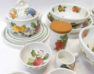 A group of Portmeirion Pomona pattern pottery, to include a teapot, breakfast bowls, fruit bowl,... - 3