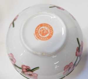 A group of Portmeirion Pomona pattern pottery, to include a teapot, breakfast bowls, fruit bowl,... - 4