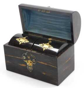 A Victorian coromandel domed tea caddy, with a brass escutcheon and plate to lid, with a vacant... - 3