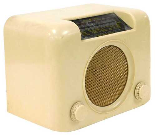 A Bush cream Bakelite cased radio, type DEAC90A, 29cm wide.