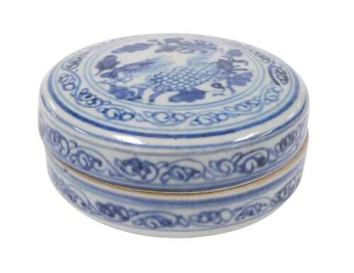 A Qing Dynasty blue and white porcelain box and cover, of cylindrical form, decorated to the lid...