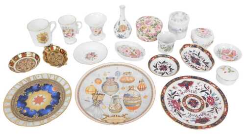 A group of ceramics, to include a Royal Crown Derby 1128 pattern pin dish and rectangular tray,...