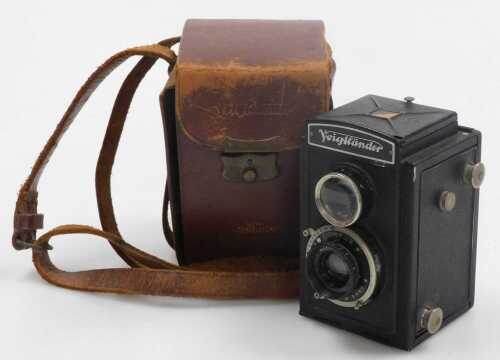 A Voigtl&auml;nder Brillant camera, leather cased.