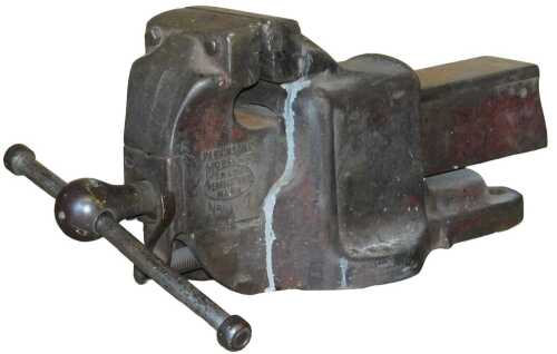 A Parkinsons Model F metal vice.