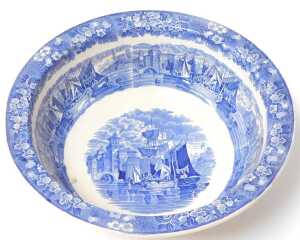 An early 19thC Ridgewood blue and white Verona pattern urn, of campana form, printed mark, 25cm... - 2