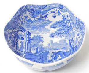 An early 19thC Ridgewood blue and white Verona pattern urn, of campana form, printed mark, 25cm... - 4