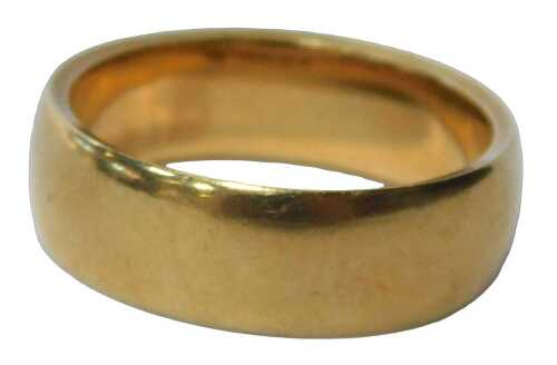 An 18ct gold wedding band, of plain design, 6mm width, Birmingham 1974, size M, 7.1g.