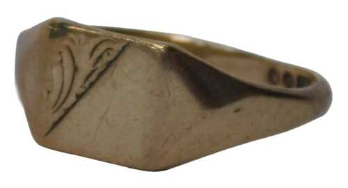 A 9ct gold signet ring, the rectangular ring head with a part etched design, London 1970, size...