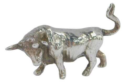An Elizabeth II silver model of a bull, Dublin 1988, 1.77oz, 2.7cm high.