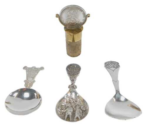 An Elizabeth II Irish silver caddy spoon, with a Celtic Knot design handle, with Dublin 1973,...