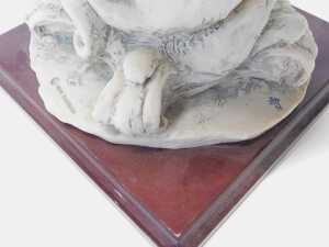 A Capodimonte Florence by Giuseppe Armani resin figure, modelled as a lady perched on a garden... - 3