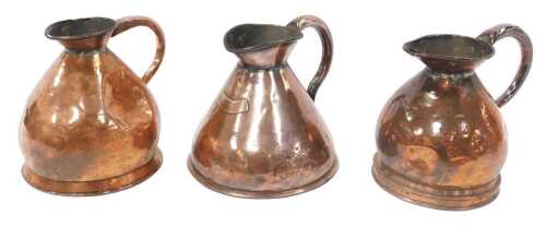Three Victorian copper one-gallon jugs, 25cm high.