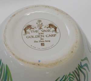 A Franklin Mint Porcelain The Vase of the Golden Carp by Zhe Zhou Jiang fish bowl, 33cm high,... - 4