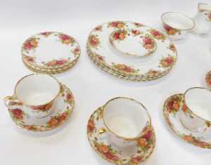 A Royal Albert porcelain Old Country Roses pattern part tea and dinner service, comprising five... - 3