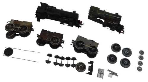 O gauge locomotive bodies and clockwork parts, including City of Bedford locomotive body,...